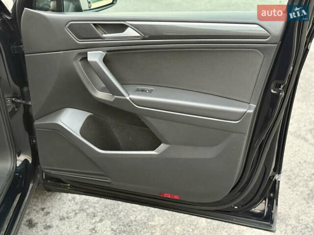 Черный Фольксваген Тигуан, объемом двигателя 1.97 л и пробегом 204 тыс. км за 26990 $, фото 23 на Automoto.ua