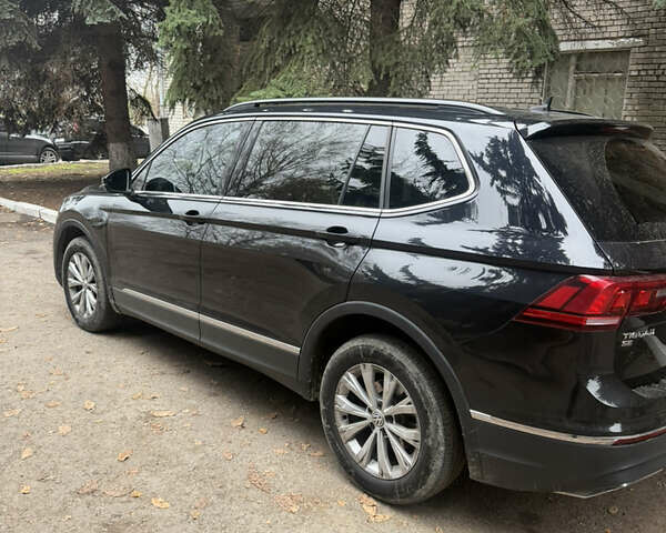 Черный Фольксваген Тигуан, объемом двигателя 1.98 л и пробегом 195 тыс. км за 16000 $, фото 1 на Automoto.ua