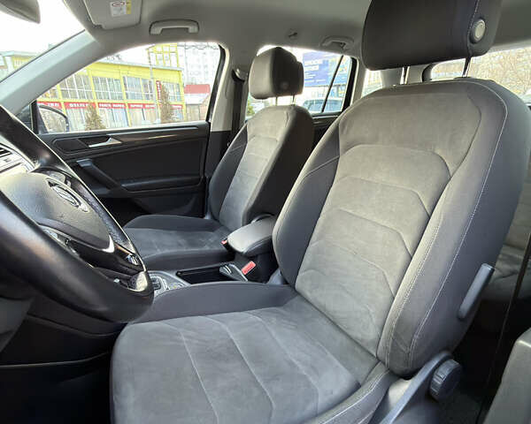 Чорний Фольксваген Тігуан, об'ємом двигуна 1.97 л та пробігом 243 тис. км за 23200 $, фото 7 на Automoto.ua