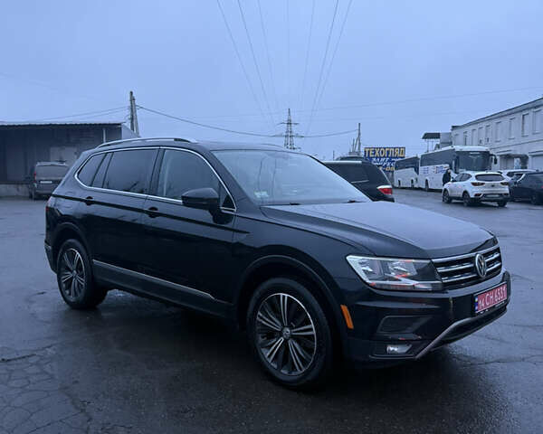 Чорний Фольксваген Тігуан, об'ємом двигуна 2 л та пробігом 162 тис. км за 18750 $, фото 1 на Automoto.ua