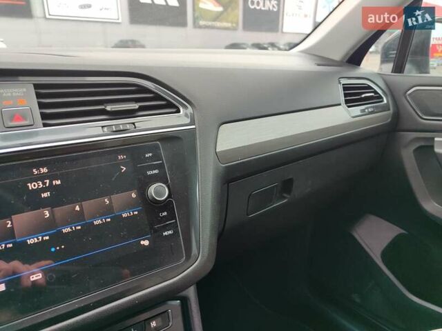 Черный Фольксваген Тигуан, объемом двигателя 1.98 л и пробегом 141 тыс. км за 16900 $, фото 46 на Automoto.ua