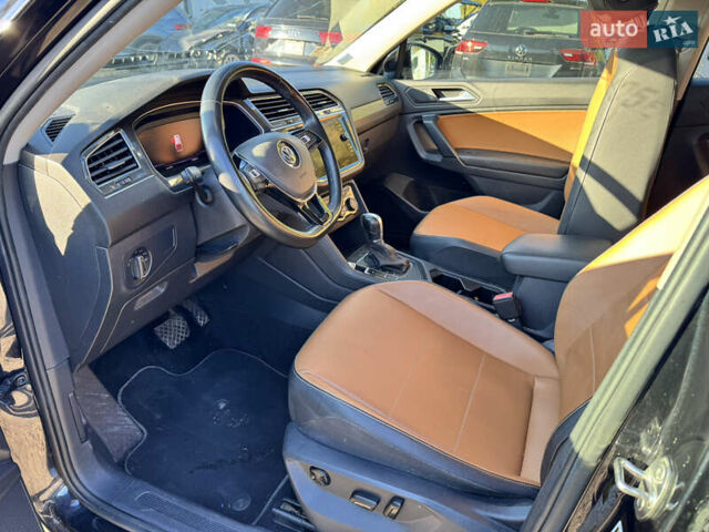 Черный Фольксваген Тигуан, объемом двигателя 2 л и пробегом 133 тыс. км за 11900 $, фото 21 на Automoto.ua