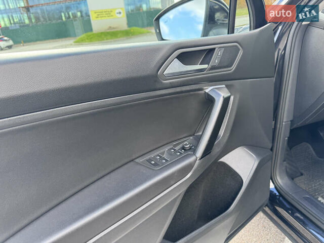Чорний Фольксваген Тігуан, об'ємом двигуна 2 л та пробігом 109 тис. км за 18950 $, фото 19 на Automoto.ua