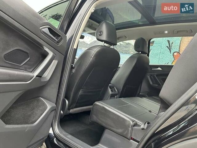 Чорний Фольксваген Тігуан, об'ємом двигуна 2 л та пробігом 124 тис. км за 19500 $, фото 46 на Automoto.ua