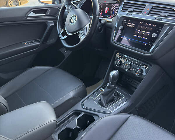 Черный Фольксваген Тигуан, объемом двигателя 2 л и пробегом 231 тыс. км за 16300 $, фото 6 на Automoto.ua