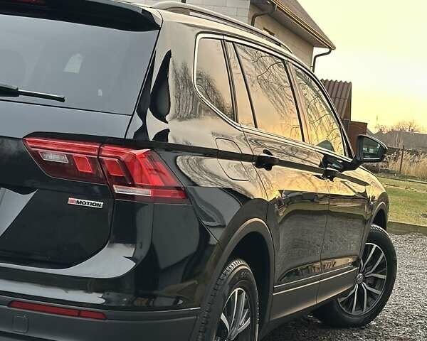 Чорний Фольксваген Тігуан, об'ємом двигуна 2 л та пробігом 200 тис. км за 15900 $, фото 8 на Automoto.ua