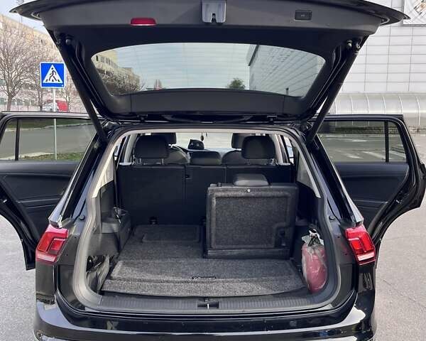 Черный Фольксваген Тигуан, объемом двигателя 2 л и пробегом 66 тыс. км за 24000 $, фото 6 на Automoto.ua