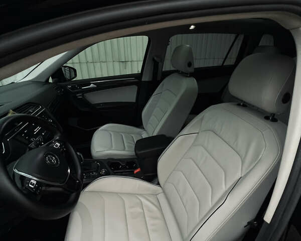 Чорний Фольксваген Тігуан, об'ємом двигуна 1.98 л та пробігом 101 тис. км за 19600 $, фото 13 на Automoto.ua