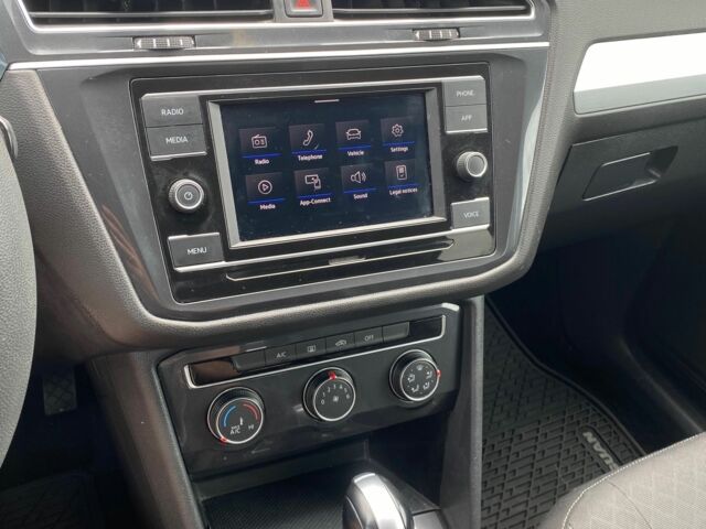 Чорний Фольксваген Тігуан, об'ємом двигуна 2 л та пробігом 66 тис. км за 19499 $, фото 8 на Automoto.ua