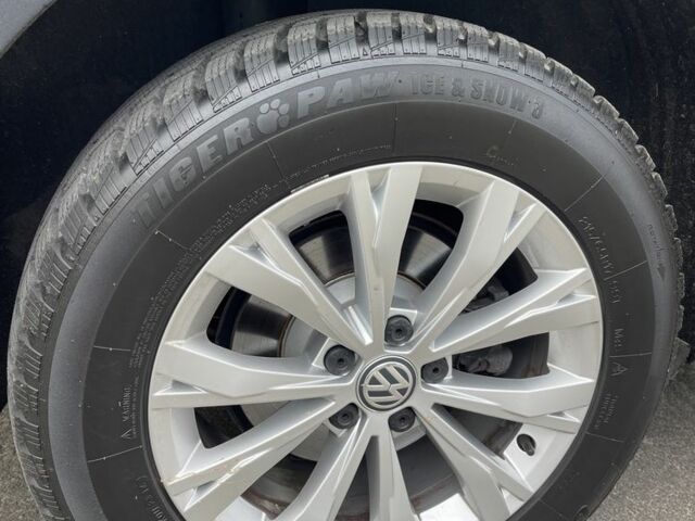 Черный Фольксваген Тигуан, объемом двигателя 2 л и пробегом 129 тыс. км за 19000 $, фото 21 на Automoto.ua