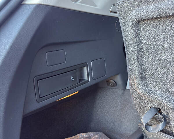 Черный Фольксваген Тигуан, объемом двигателя 2 л и пробегом 231 тыс. км за 16300 $, фото 17 на Automoto.ua