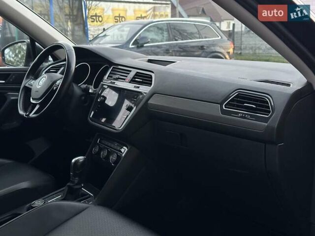 Чорний Фольксваген Тігуан, об'ємом двигуна 2 л та пробігом 200 тис. км за 15900 $, фото 24 на Automoto.ua