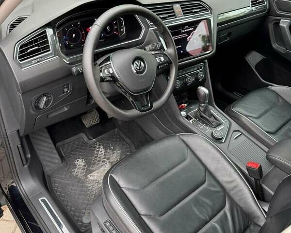 Чорний Фольксваген Тігуан, об'ємом двигуна 2 л та пробігом 223 тис. км за 27799 $, фото 19 на Automoto.ua