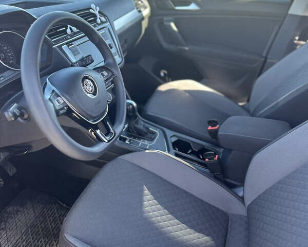 Чорний Фольксваген Тігуан, об'ємом двигуна 2 л та пробігом 76 тис. км за 18900 $, фото 14 на Automoto.ua