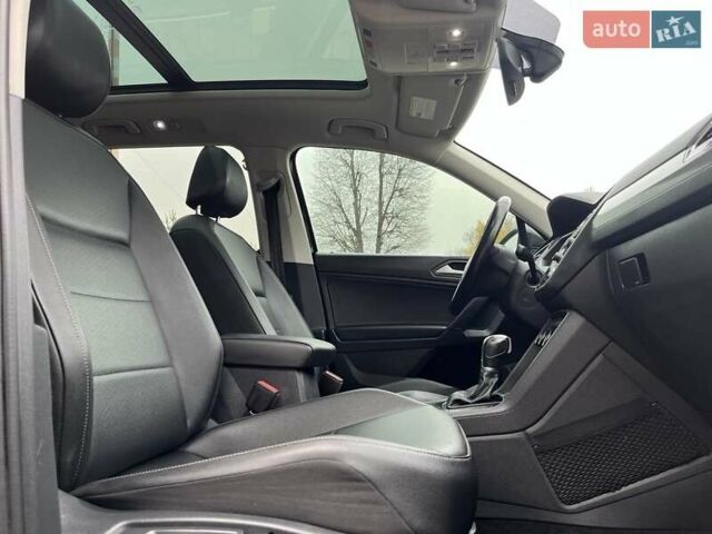 Чорний Фольксваген Тігуан, об'ємом двигуна 2 л та пробігом 124 тис. км за 19500 $, фото 57 на Automoto.ua