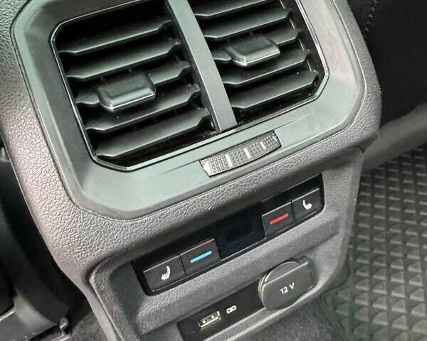 Чорний Фольксваген Тігуан, об'ємом двигуна 2 л та пробігом 223 тис. км за 27799 $, фото 28 на Automoto.ua