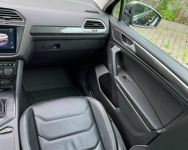 Чорний Фольксваген Тігуан, об'ємом двигуна 2 л та пробігом 223 тис. км за 27799 $, фото 20 на Automoto.ua