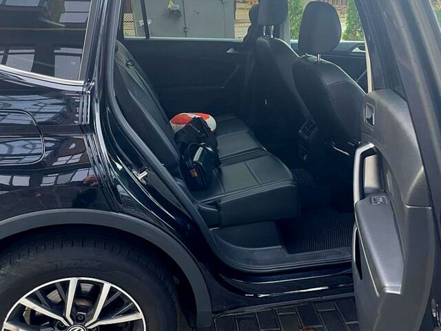 Черный Фольксваген Тигуан, объемом двигателя 2 л и пробегом 133 тыс. км за 22000 $, фото 11 на Automoto.ua