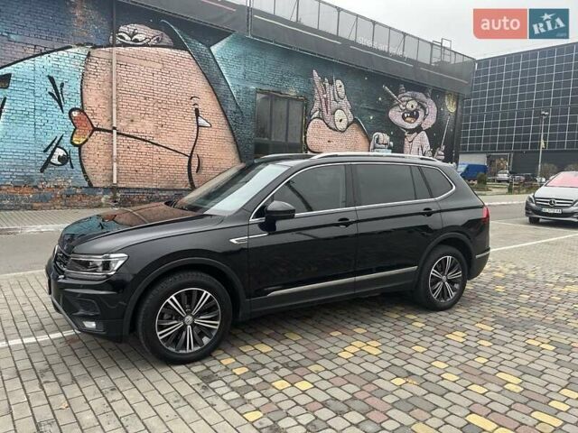 Чорний Фольксваген Тігуан, об'ємом двигуна 2 л та пробігом 124 тис. км за 19500 $, фото 2 на Automoto.ua