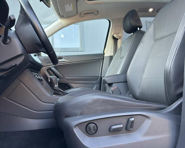 Черный Фольксваген Тигуан, объемом двигателя 2 л и пробегом 231 тыс. км за 16300 $, фото 24 на Automoto.ua