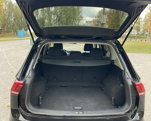 Черный Фольксваген Тигуан, объемом двигателя 1.98 л и пробегом 129 тыс. км за 18500 $, фото 26 на Automoto.ua