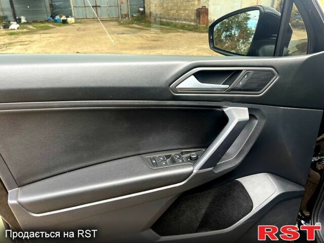 Черный Фольксваген Тигуан, объемом двигателя 2 л и пробегом 170 тыс. км за 21500 $, фото 6 на Automoto.ua