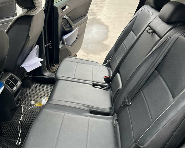 Черный Фольксваген Тигуан, объемом двигателя 2 л и пробегом 130 тыс. км за 18500 $, фото 12 на Automoto.ua