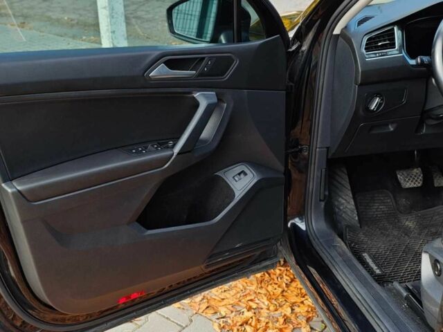 Черный Фольксваген Тигуан, объемом двигателя 2 л и пробегом 314 тыс. км за 14700 $, фото 16 на Automoto.ua