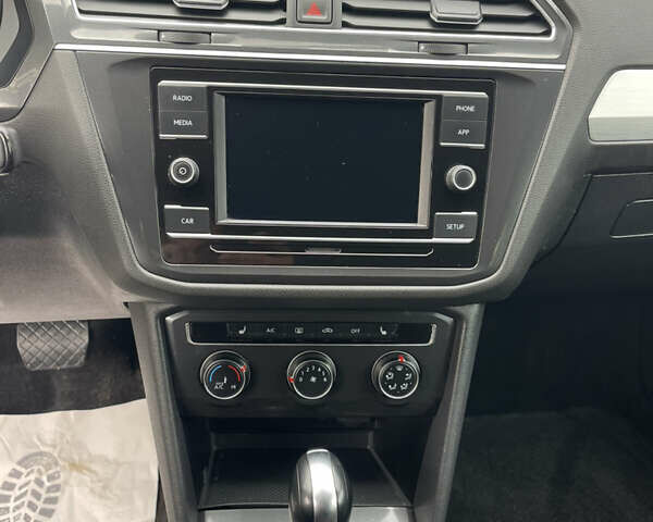 Черный Фольксваген Тигуан, объемом двигателя 1.98 л и пробегом 129 тыс. км за 18500 $, фото 21 на Automoto.ua