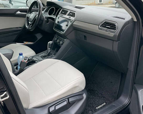 Черный Фольксваген Тигуан, объемом двигателя 2 л и пробегом 183 тыс. км за 19600 $, фото 8 на Automoto.ua