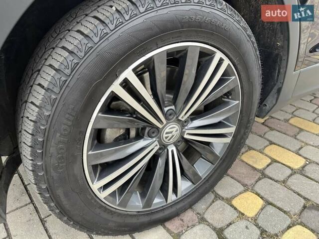 Чорний Фольксваген Тігуан, об'ємом двигуна 2 л та пробігом 124 тис. км за 19500 $, фото 27 на Automoto.ua