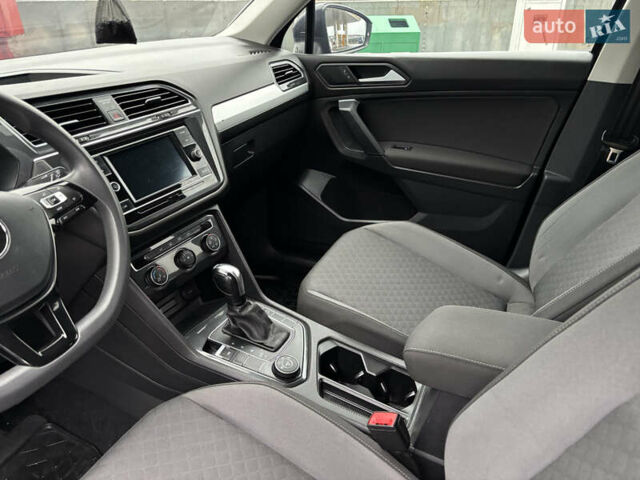Чорний Фольксваген Тігуан, об'ємом двигуна 1.98 л та пробігом 175 тис. км за 14750 $, фото 22 на Automoto.ua