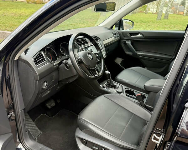 Чорний Фольксваген Тігуан, об'ємом двигуна 2 л та пробігом 159 тис. км за 19000 $, фото 11 на Automoto.ua