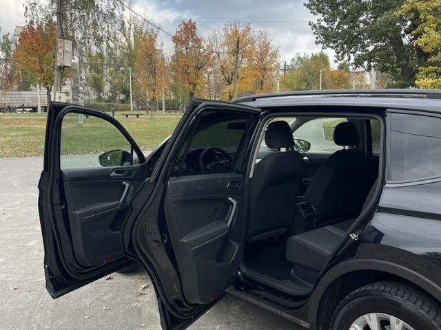 Черный Фольксваген Тигуан, объемом двигателя 2 л и пробегом 129 тыс. км за 19000 $, фото 14 на Automoto.ua