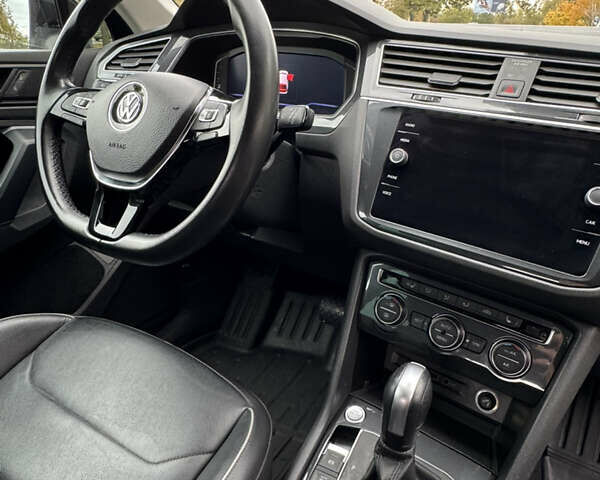 Черный Фольксваген Тигуан, объемом двигателя 1.98 л и пробегом 103 тыс. км за 31000 $, фото 17 на Automoto.ua