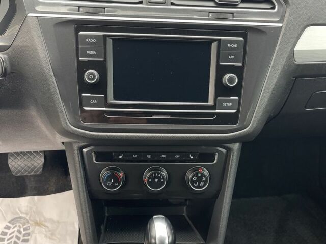 Черный Фольксваген Тигуан, объемом двигателя 2 л и пробегом 129 тыс. км за 19000 $, фото 12 на Automoto.ua