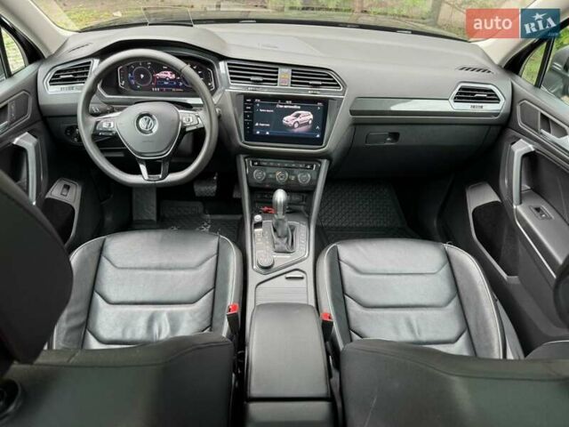 Чорний Фольксваген Тігуан, об'ємом двигуна 2 л та пробігом 223 тис. км за 27799 $, фото 18 на Automoto.ua