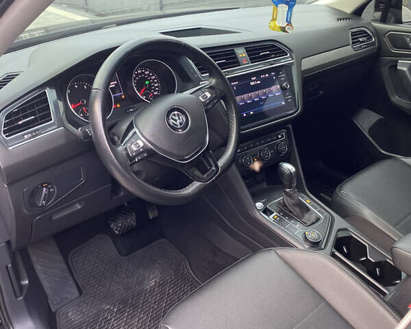 Черный Фольксваген Тигуан, объемом двигателя 1.98 л и пробегом 135 тыс. км за 19500 $, фото 6 на Automoto.ua