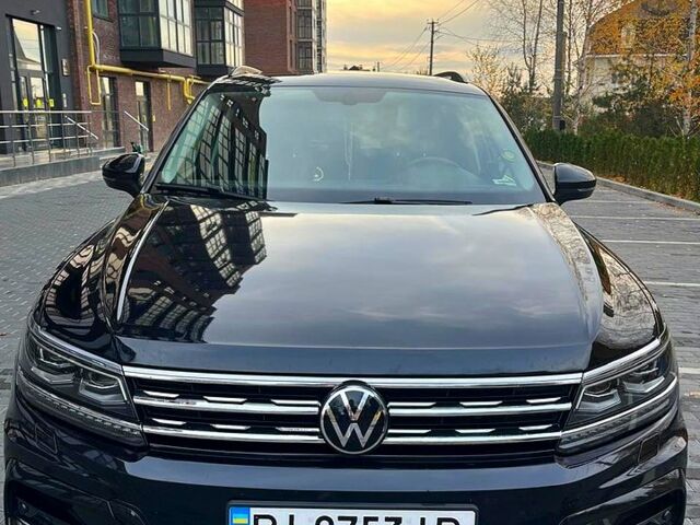 Черный Фольксваген Тигуан, объемом двигателя 2 л и пробегом 133 тыс. км за 22000 $, фото 1 на Automoto.ua