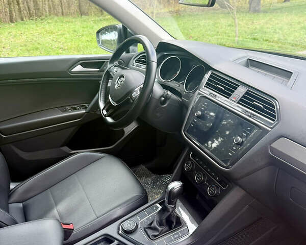 Чорний Фольксваген Тігуан, об'ємом двигуна 2 л та пробігом 159 тис. км за 19000 $, фото 10 на Automoto.ua