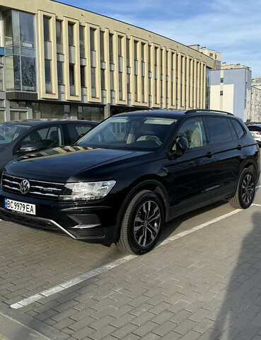 Черный Фольксваген Тигуан, объемом двигателя 2 л и пробегом 55 тыс. км за 19800 $, фото 3 на Automoto.ua