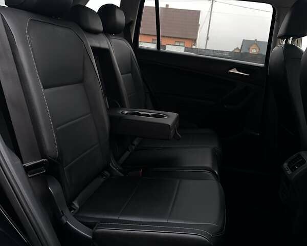 Чорний Фольксваген Тігуан, об'ємом двигуна 2 л та пробігом 200 тис. км за 15900 $, фото 43 на Automoto.ua