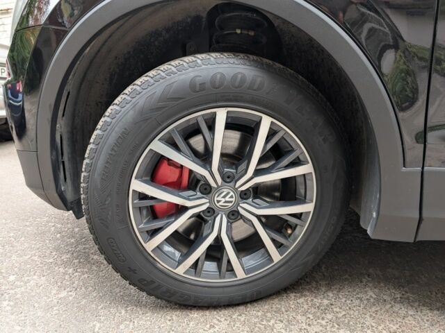 Черный Фольксваген Тигуан, объемом двигателя 2 л и пробегом 53 тыс. км за 20000 $, фото 15 на Automoto.ua