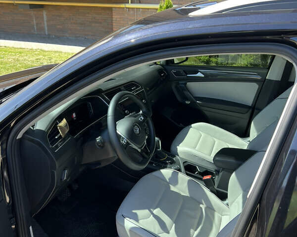 Черный Фольксваген Тигуан, объемом двигателя 1.98 л и пробегом 99 тыс. км за 20300 $, фото 13 на Automoto.ua