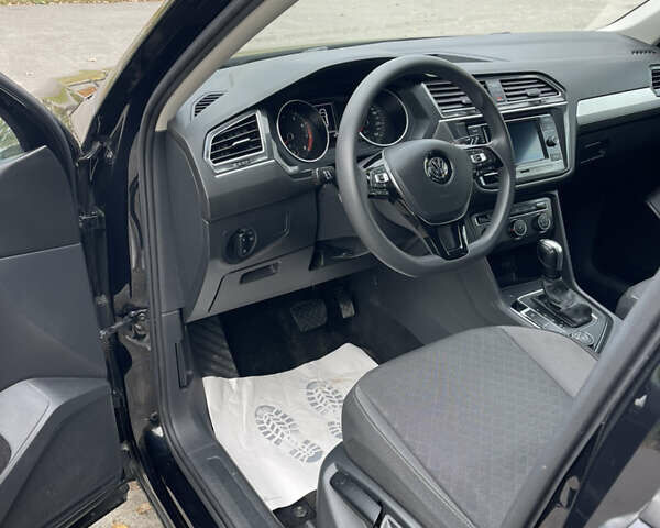 Черный Фольксваген Тигуан, объемом двигателя 1.98 л и пробегом 129 тыс. км за 18500 $, фото 17 на Automoto.ua