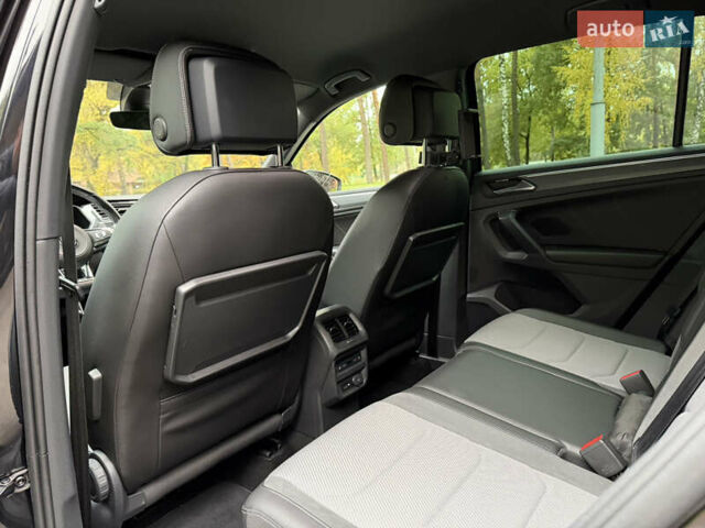 Фольксваген Тигуан 2019 в Киеве на Automoto.ua Черный Фольксваген Тигуан, объемом двигателя 2 л и пробегом 120 тыс. км за 32799 $, фото 52 на Automoto.ua