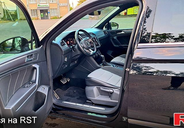 Чорний Фольксваген Тігуан, об'ємом двигуна 2 л та пробігом 237 тис. км за 27900 $, фото 5 на Automoto.ua