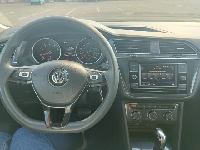 Чорний Фольксваген Тігуан, об'ємом двигуна 2 л та пробігом 130 тис. км за 16500 $, фото 2 на Automoto.ua