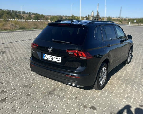 Чорний Фольксваген Тігуан, об'ємом двигуна 2 л та пробігом 76 тис. км за 18900 $, фото 5 на Automoto.ua