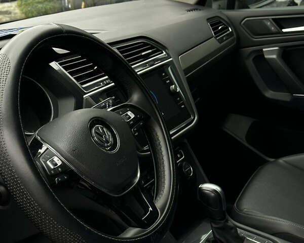 Черный Фольксваген Тигуан, объемом двигателя 1.98 л и пробегом 40 тыс. км за 21500 $, фото 7 на Automoto.ua